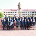 ສະຖາບັນການເມືອງ ແລະ ການປົກຄອງແຫ່ງຊາດ ມອບບັດສະມາຊິກພັກສົມບູນ ແລະ ໃບຢັ້ງຢືນໜ່ວຍພັກປອດໃສ ເຂັ້ມແຂງ ໜັກແໜ້ນ