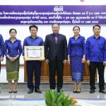 ສູນກາງຊາວໜຸ່ມປະຊາຊົນ ປະຕິວັດລາວມອບໃບຢັ້ງຢືນ 4 ບຸກ ແລະຫຼຽນກາລະນຶກ 65 ປີ ໃຫ້ແກ່ບຸກຄົນ, ກົມກອງ ແລະຄະນະຊາວໜຸ່ມ ສະຖາບັນການເມືອງ ແລະ ການປົກຄອງແຫ່ງຊາດ