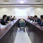 ສະຖາບັນການເມືອງ ແລະ ການປົກຄອງແຫ່ງຊາດ ຕ້ອນຮັບສະຖາບັນຄົ້ນຄວ້າການພົວພັນສາກົນໃນໄລຍະໃໝ່ ສປ ຈີນ