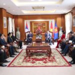 ການນໍາ ສະຖາບັນການເມືອງ ແລະ ການປົກຄອງແຫ່ງຊາດ ພ້ອມດ້ວຍຄະນະເຂົ້າອວຍພອນສະຖານທູດ ສສ ຫວຽດນາມ ປະຈໍາ ສປປ ລາວ ເນື່ອງໃນໂອກາດວັນສ້າງຕັ້ງພັກກອມມູນິດຫວຽດນາມ ຄົບຮອບ 95 ປີ