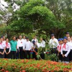 ສະຖາບັນການເມືອງ ແລະ ການປົກຄອງແຫ່ງຊາດ ຈັດຕັ້ງຂະບວນການປູກຕົ້ນໄມ້ແລະມອບຂອງຂວັນໃຫ້ນ້ອງນ້ອຍນັກຮຽນ