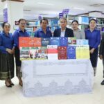 ກະຊວງຍຸຕິທຳ ມອບປຶ້ມກົດໝາຍໃຫ້ ສູນຂໍ້ມູນຂ່າວສານການເມືອງ ແລະ ການປົກຄອງ ເຂົ້າພະແນກຫໍສະໝຸດ ເພື່ອເພີ່ມທະວີການສ້າງລັດແຫ່ງກົດໝາຍ ແລະຍົກສູງສະຕິເຄົາລົບລະບຽບກົດໝາຍ