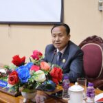 ພິທີປິດຊຸດຝຶກອົບຮົມທິດສະດີການເມືອງ ແລະ ການບໍລິຫານຄຸ້ມຄອງລັດໃຫ້ແກ່ເລຂາພັກເມືອງ ຊຸດທີ VIII