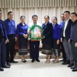 ຄະນະບໍລະຫານງານຊາວໜຸ່ມ ສມປຊ ອວຍພອນ  ທ່ານ ຮສ ປອ ດາວສະຫວັນ ເຄືອມີໄຊ ໃນໂອກາດທີ່ໄດ້ຮັບເລືອກຕັ້ງເປັນກຳມະການສຳຮອງສູນກາງພັກ ສະໄໝທີ XII