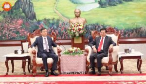 ສະຫາຍ ທອງລຸນ ສີສຸລິດ ຕ້ອນຮັບການເຂົ້າຢ້ຽມຂຳ່ນັບ ຂອງຄະນະຜູ້ແທນຂັ້ນສູງ ສະຖາບັນການເມືອງແຫ່ງຊາດ ໂຮ່ຈີມິນ ແລະ ສະຖາບັນບັນດິດວິທະຍາສາດສັງຄົມຫວຽດນາມ