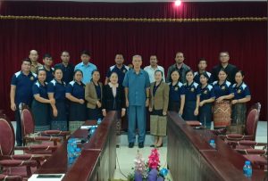 ຫົວໜ້າສະຖາບັນການເມືອງ ແລະ ການປົກຄອງແຫ່ງຊາດໃຫ້ກຽດຕ້ອນຮັບຄະນະຊຸດຝຶກອົບຮົມຄູການເມືອງ ພາຍຫຼັງສຳເລັດການຍົກລະດັບທີ່ ສສ ຫວຽດນາມ