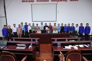 ພິທີຮັບສະມາຊິກກຳມະບານໃໝ່ ຂອງໜ່ວຍກຳມະບານຮາກຖານ ສູນຂໍ້ມູນຂ່າວສານການເມືອງ ແລະ ການປົກຄອງ-ສູນຄົ້ນຄວ້າແນວຄິດໄກສອນ ພົມວິຫານ